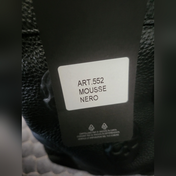 IOpelle Italia Black Skull Embossed Tote Bag - Picture 15 of 16